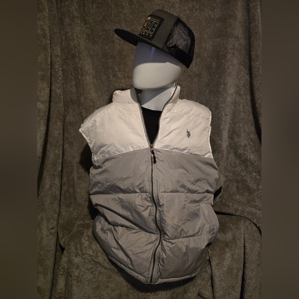 U.S. Polo Assn. Men's Colorblock Puffer Vest  Vapor grey and White (Size 2XL)